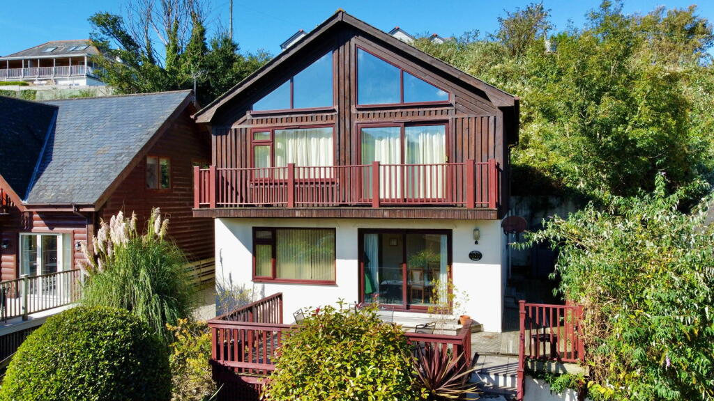 4-bed detached on Little Petherick, PL27, £395,000