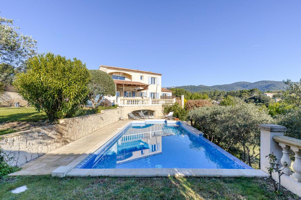 Main image of property: Provence-Alps-Cote d`Azur, Vaucluse, Lauris