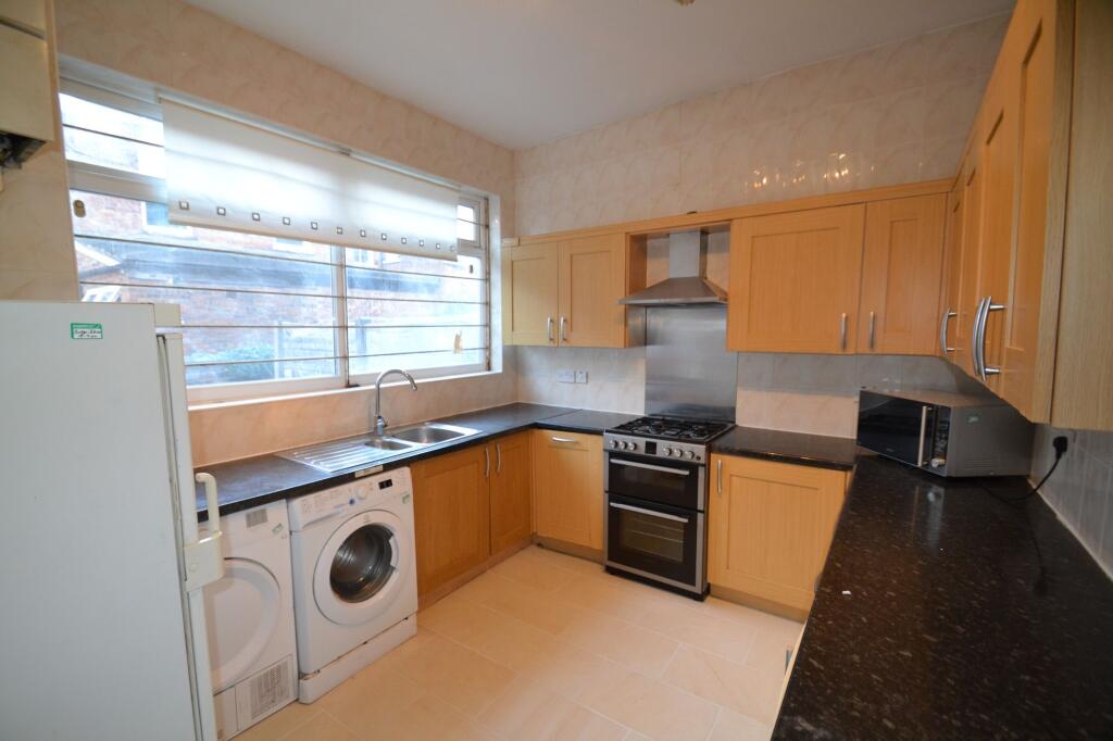 2 bedroom house share for rent