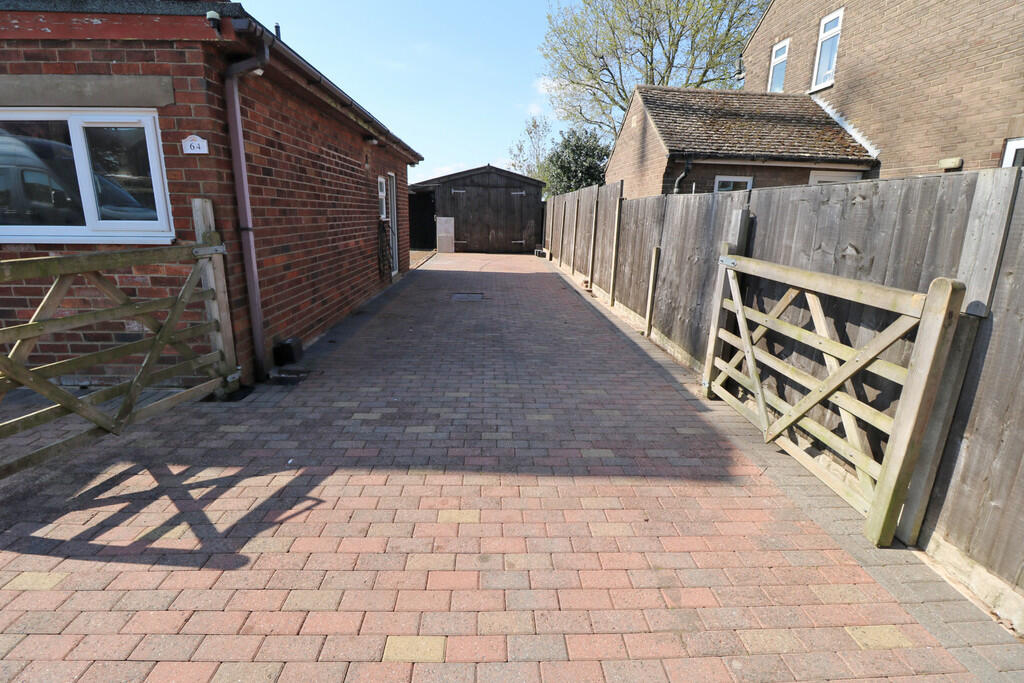 Godnow Road, Crowle photo 3