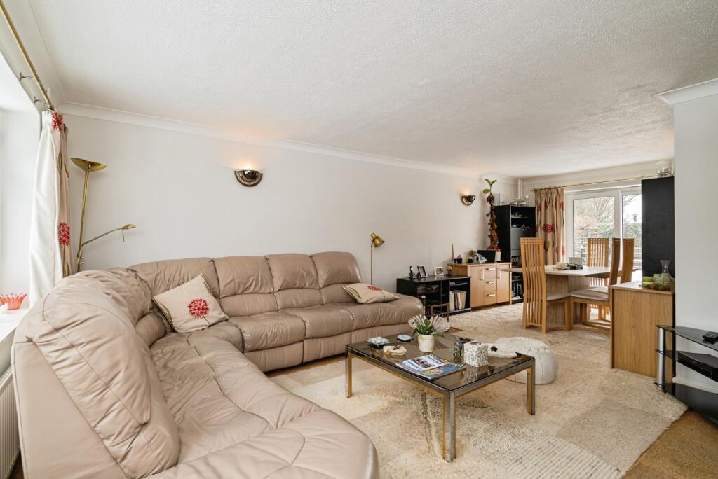 Riverview Drive, Upton, Norwich, Norfolk, NR13 photo 2