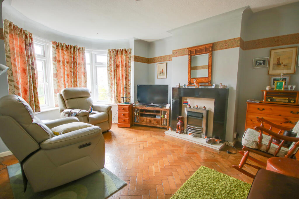 3-bed semi-detached on Bitterne! No Forward Chain! Lots Of Parking! A Must See!, £350,000
