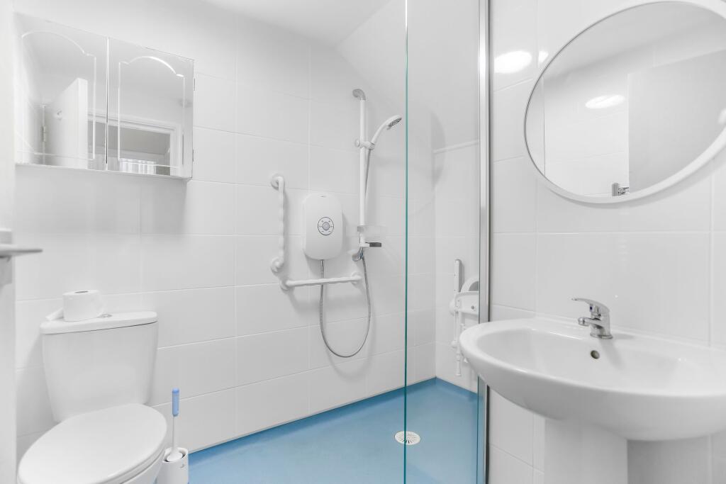 Apartment in Hove, Brunswick - View 5
