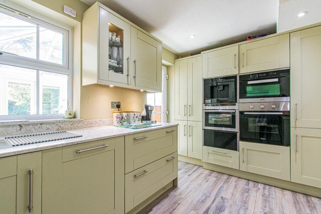 Broadmeadow End, Thatcham, Berkshire, RG18 photo 2