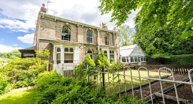 Main image of property: Spring Villas, 37 Bargate, Grimsby, North East Lincolnshire, DN34 4SN
