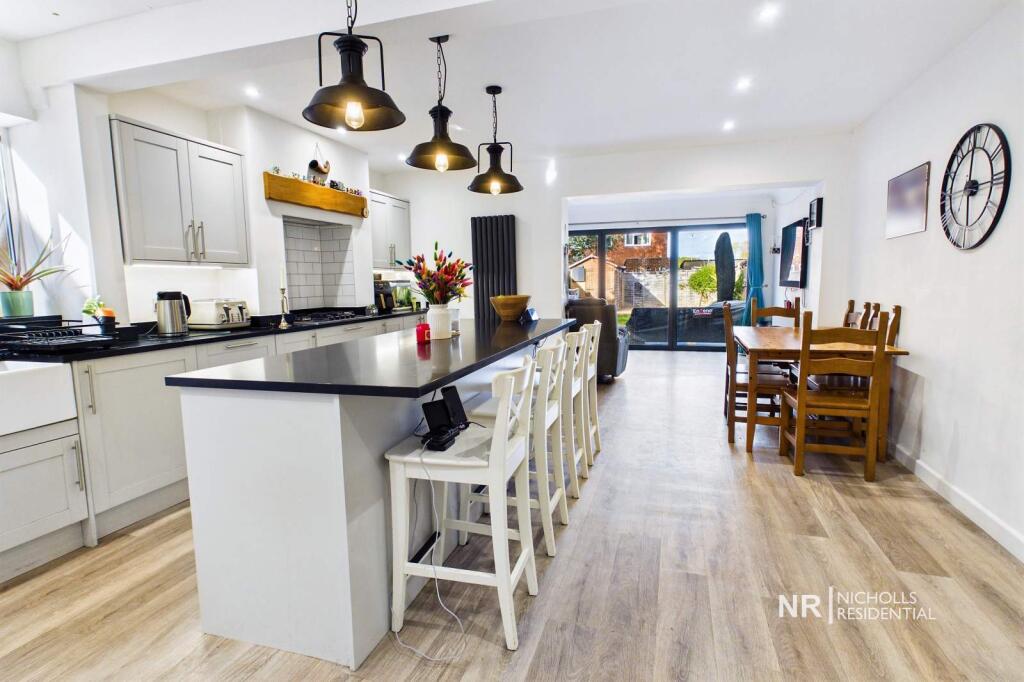 House in London, Malden Rushett - View 4