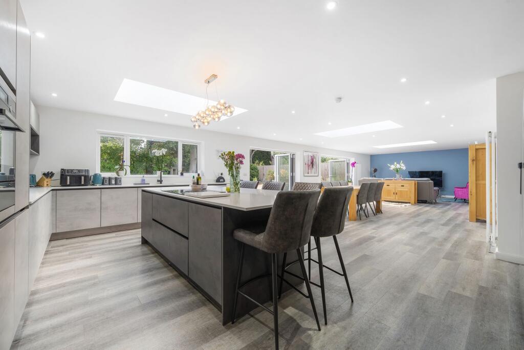 House in Bromley - View 2