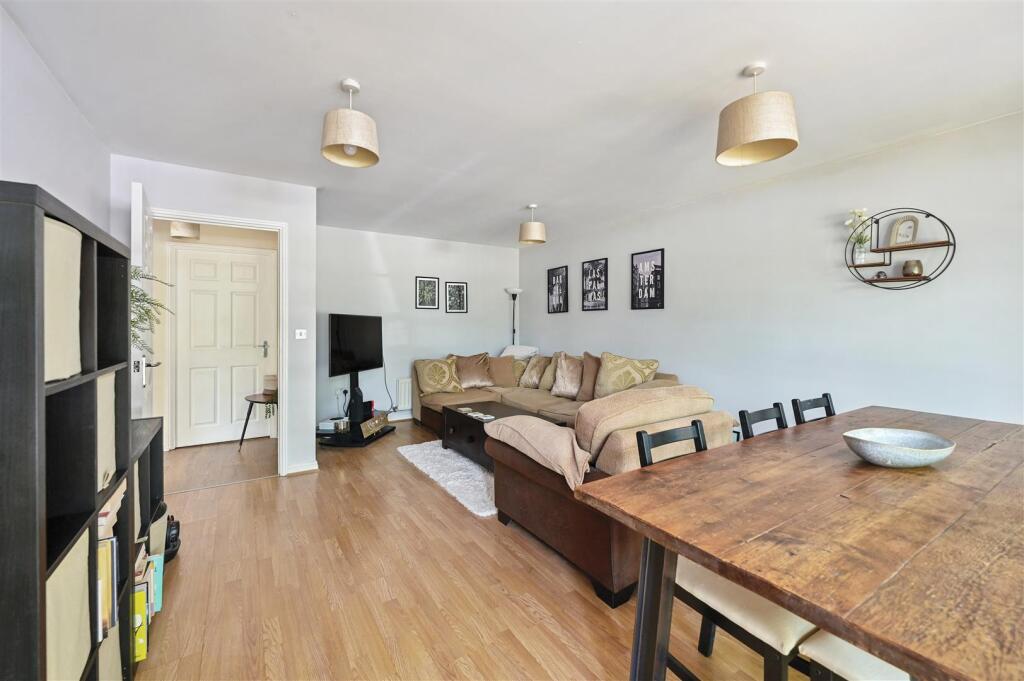 Hollies Court, Basingstoke - View 3