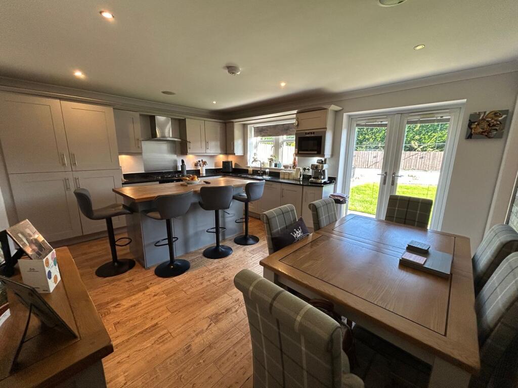 St James Close, Baildon, Shipley, BD17 photo 3