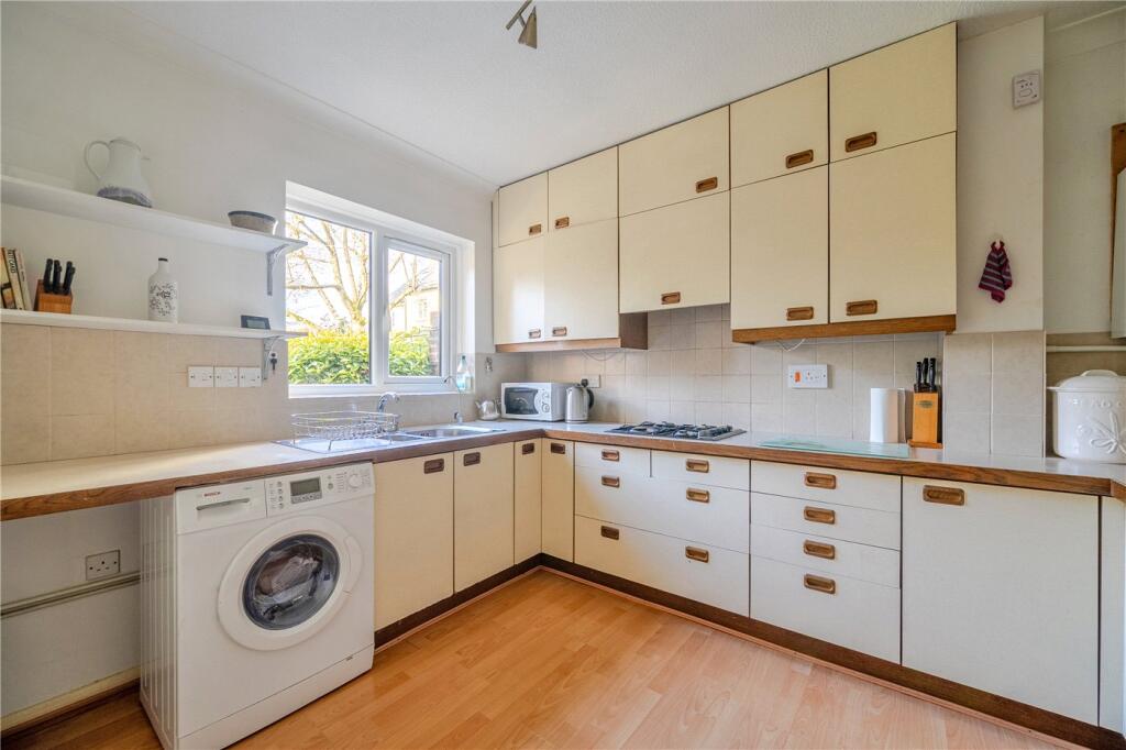 House in Waverley, Farnham - View 4