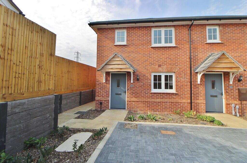 2-bed house on Beaufort Close, Berewood, £124,000