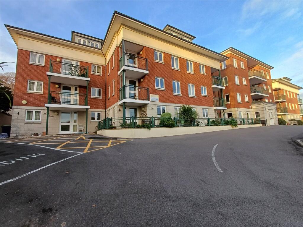 1-bed flat on Peelers Court, St Andrews Road, Bridport, Dorset, DT6, £125,000