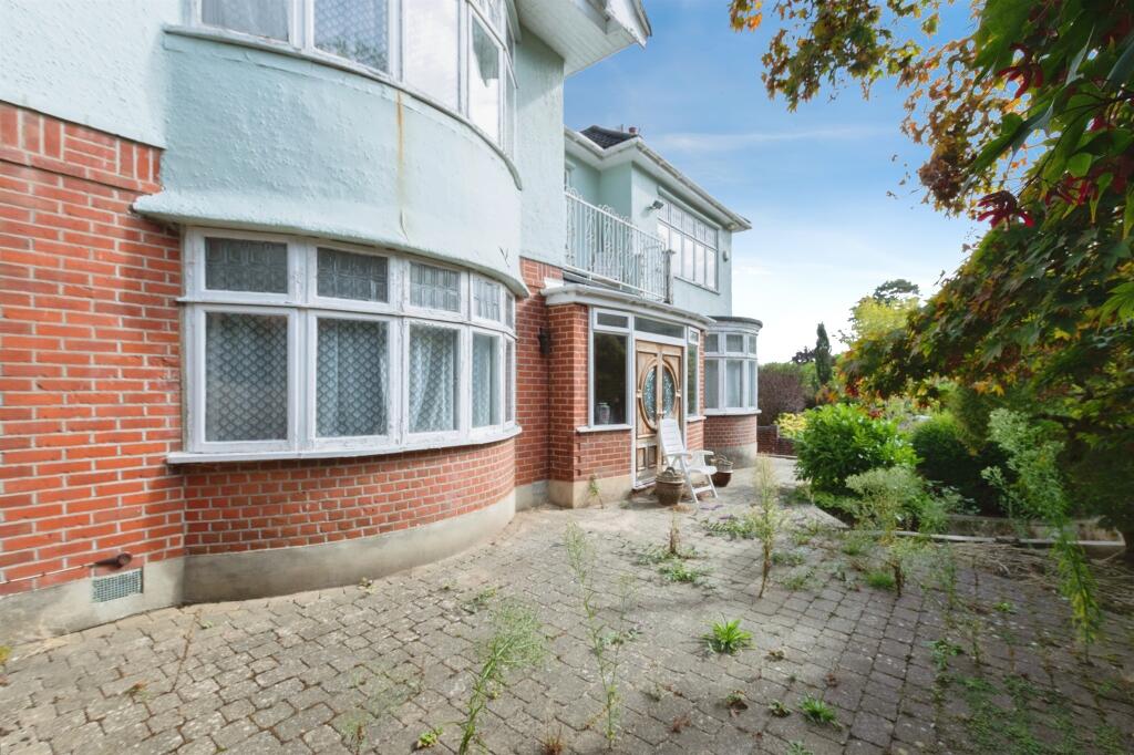 Queens Park Avenue, Bournemouth photo 3