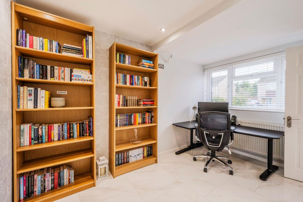 House in Wokingham, Emmbrook - View 6