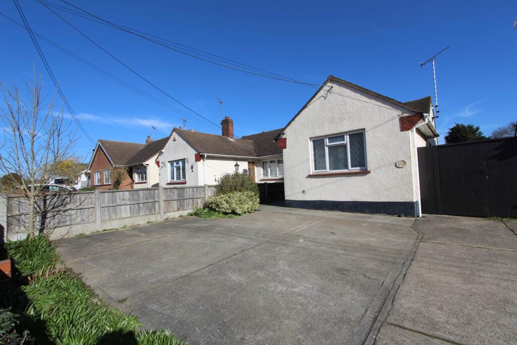 Main image of property: Common Approach, Thundersley