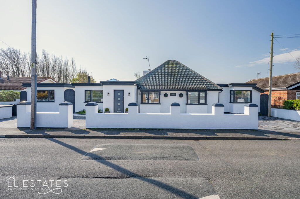 3-bed bungalow on Kinmel Way, Towyn, £425,000