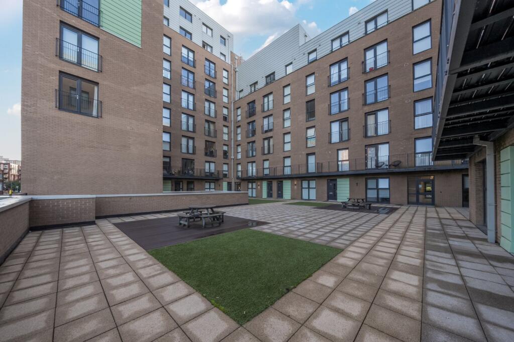 Main image of property: Middlewood Plaza, 3 Craven Street, Salford, Greater Manchester, M5