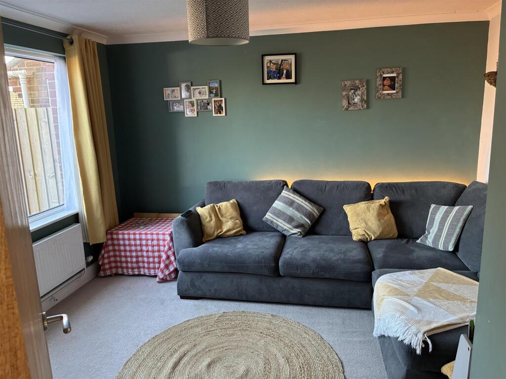 12, Vearse Close, Bridport photo 4