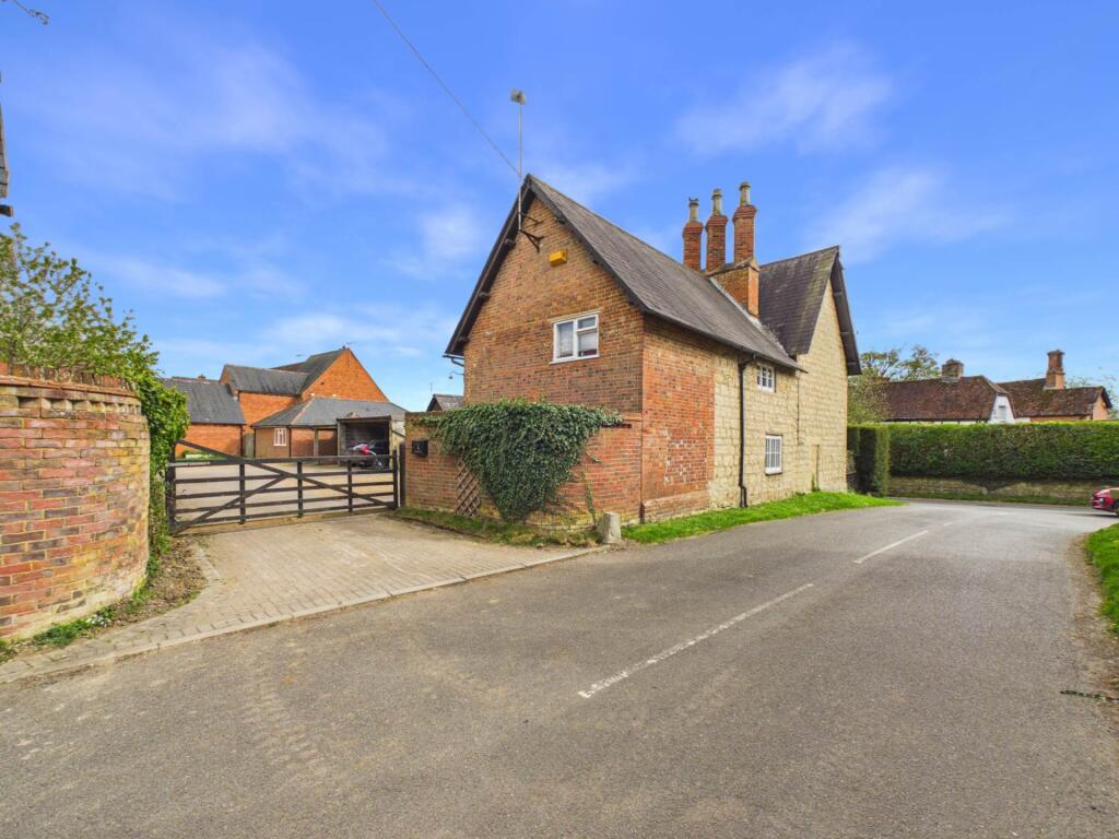 Oving Road, Whitchurch - View 5