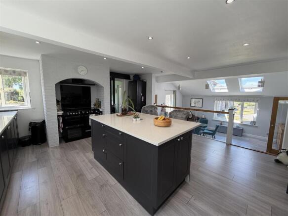 OPEN PLAN KITCHEN/ BREAKFAST ROOM