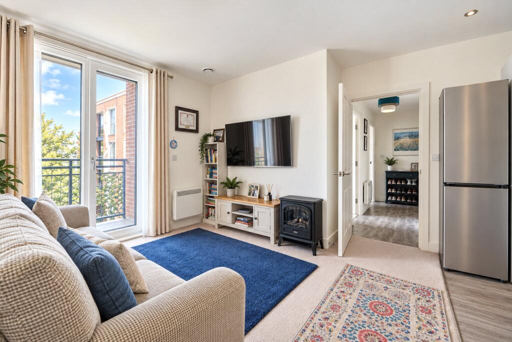 Apartment in Winchester, Knights Quarter, West Hill - View 4