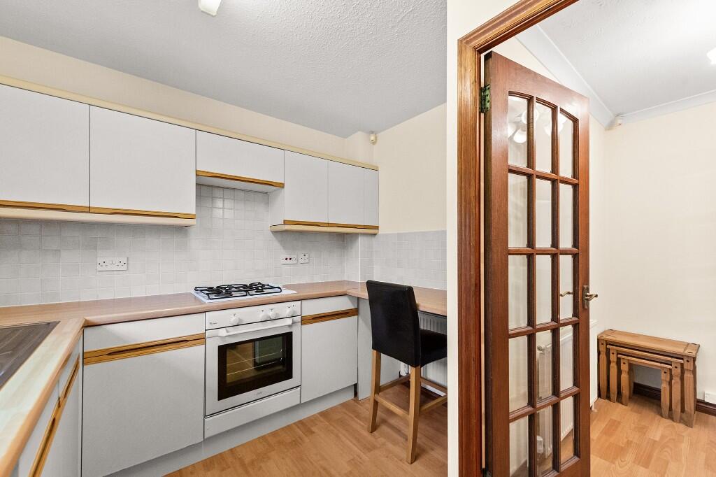 7 Chestnut Grove, Stenhousemuir, Larbert, Stirlingshire, FK5 4DU photo 4