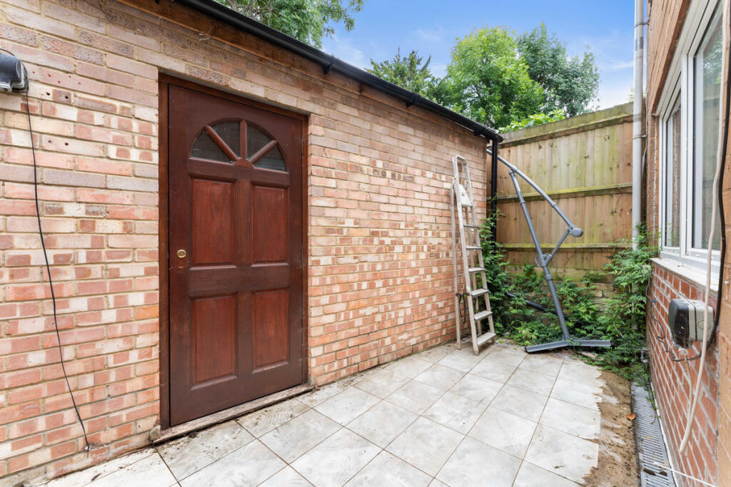 House in London, Wandsworth - View 4