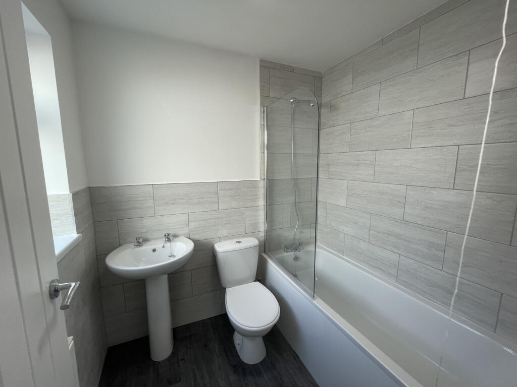 House in Hull - View 2