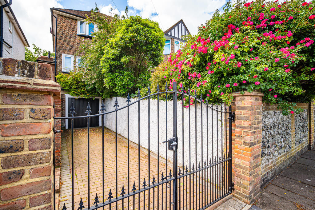 Le Brun Road, Eastbourne photo 4