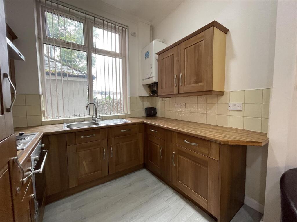 Apartment in Cardiff, Roath - View 5