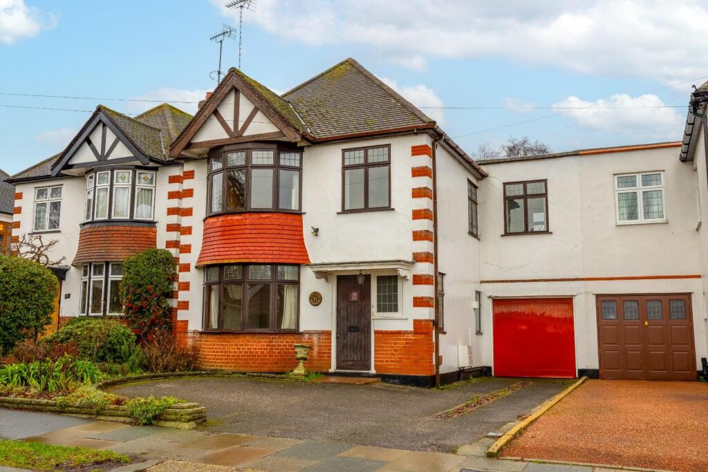 4-bed semi-detached on Woodside, Leigh-On-Sea, £600,000