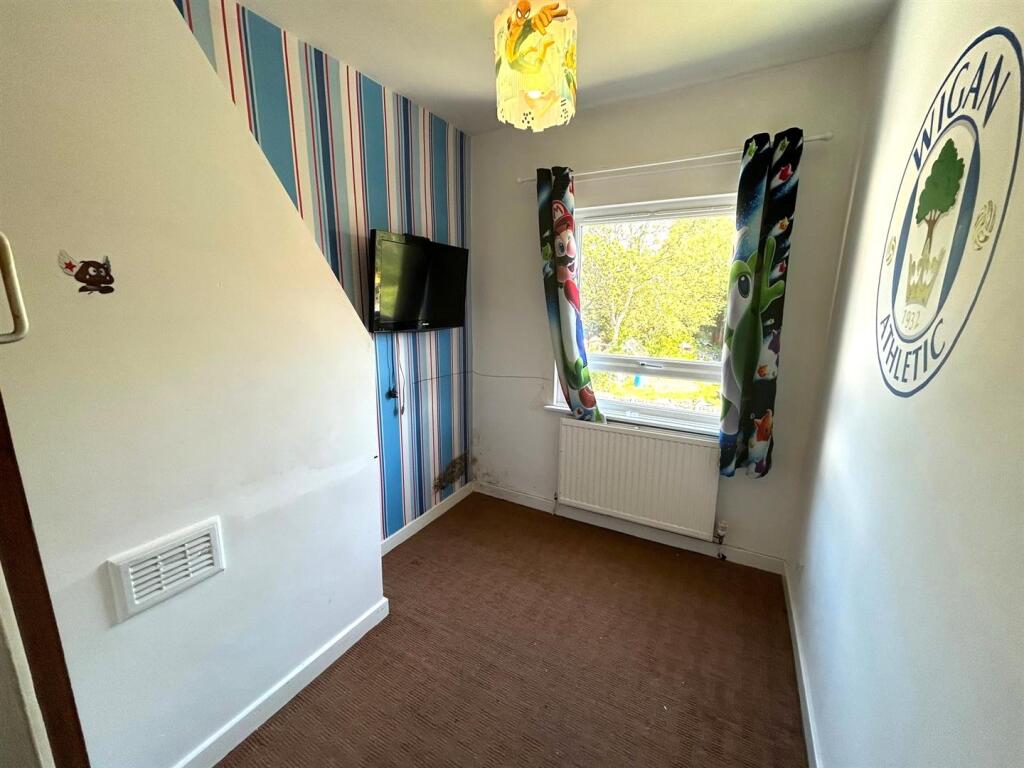 Crooke Road, Standish Lower photo 4