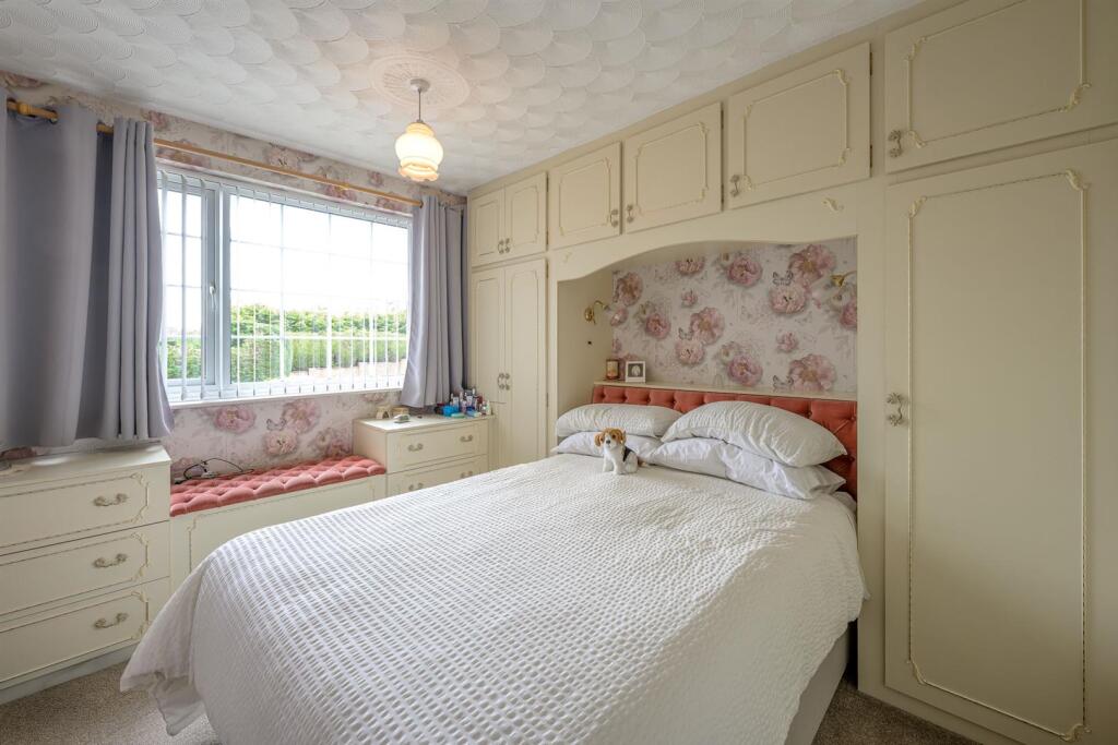 House in Dudley, West Midlands - More