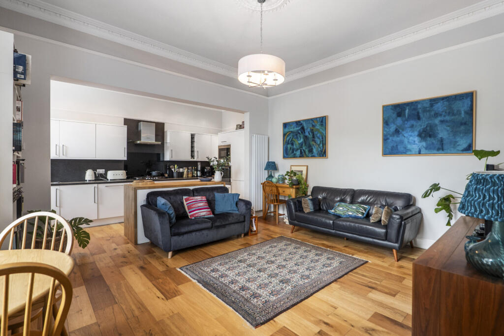 Flat 2, ‘Cairnhill House’, 14 Switchback Road, Bearsden, Glasgow, G61 1AB photo 4