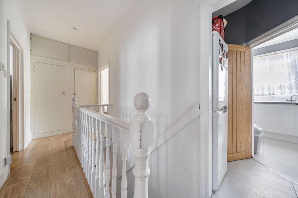 Apartment in Croydon - View 5