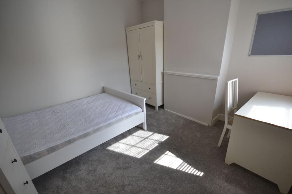 St. Bartholomews Road, Reading, RG1 - More