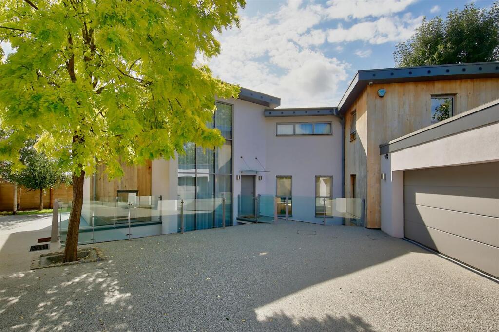 Main image of property: Sunnyside, London