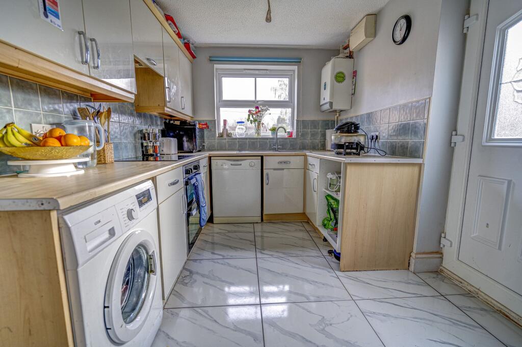 Chatsworth Road, Creswell, S80 photo 4