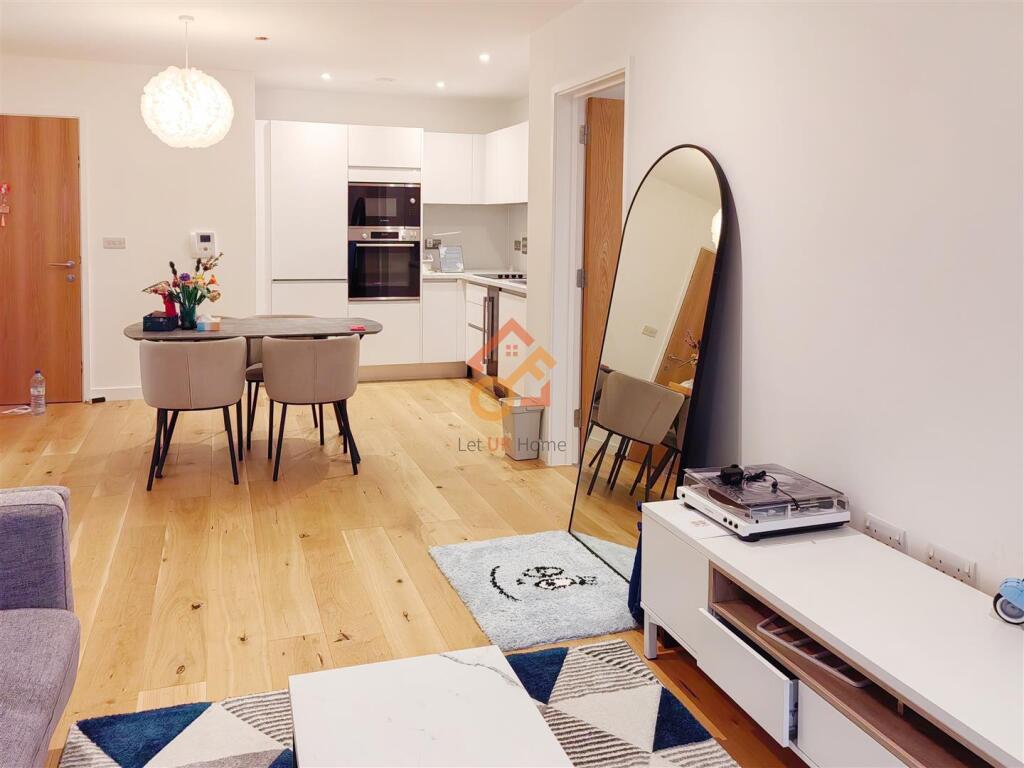 Apartment in Birmingham, West Midlands - View 4