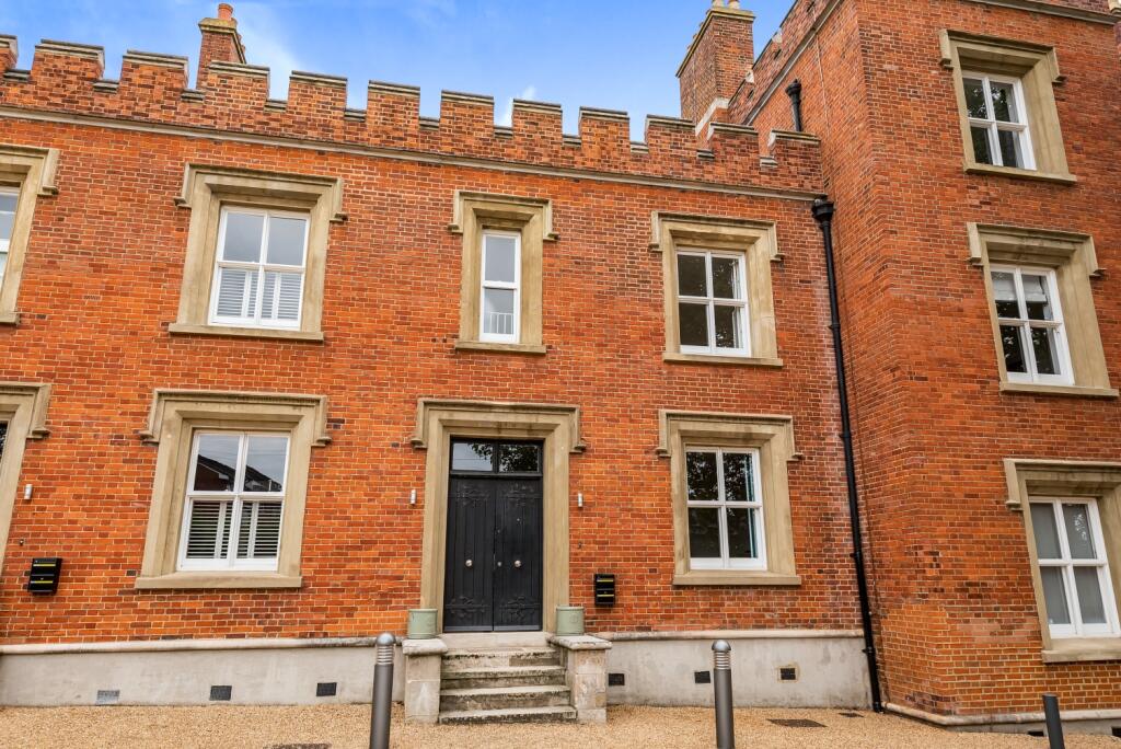 Main image of property: Wellesley Road London SE18