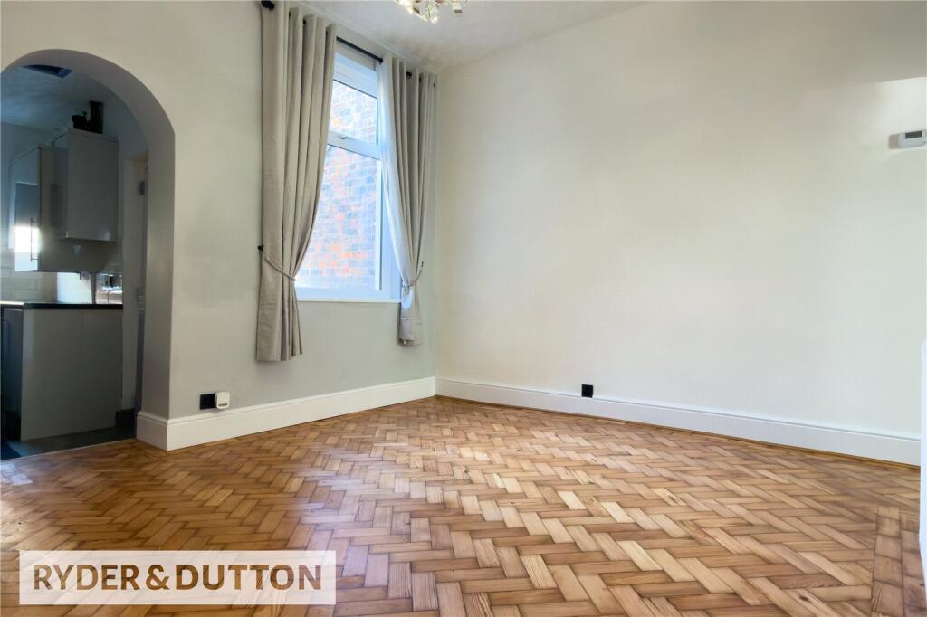 House in Oldham, Greater Manchester - View 5