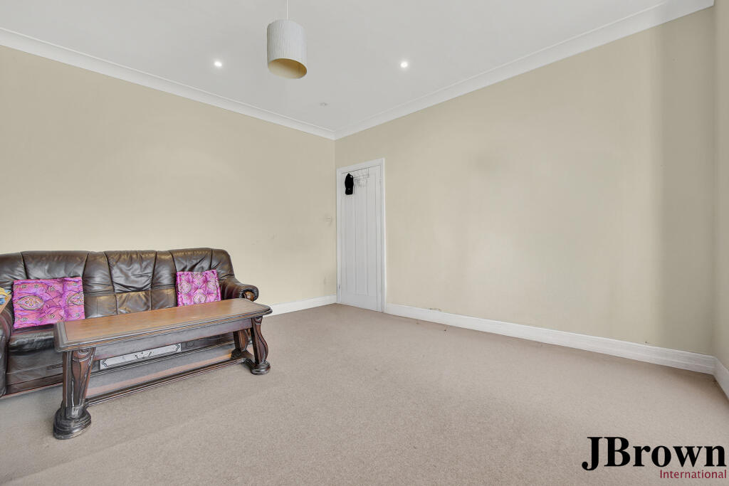 House in Croydon - More