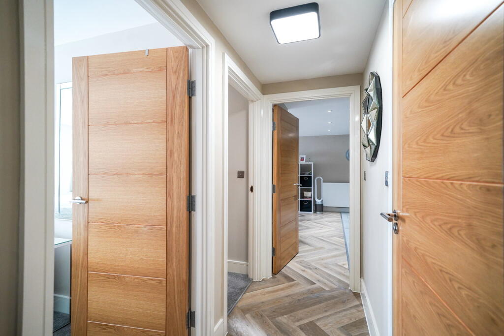 Apartment in Solihull, Shirley - View 5