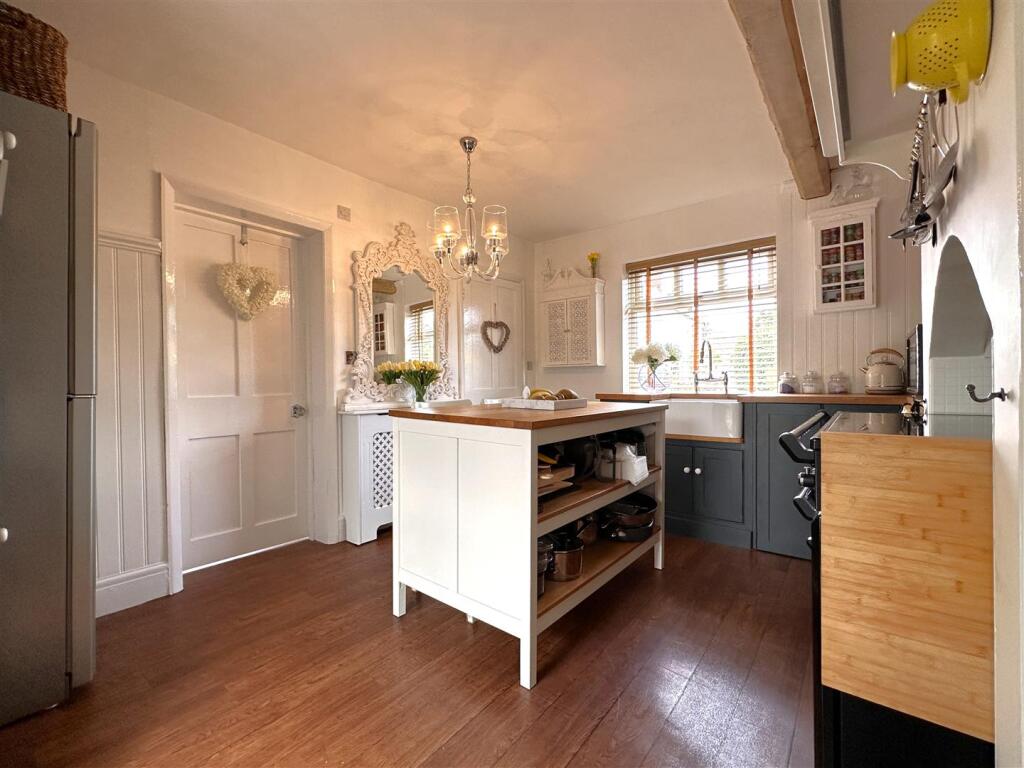 Weaver Cottage, Palmer Road, Sutton-On-Trent, Newark - More