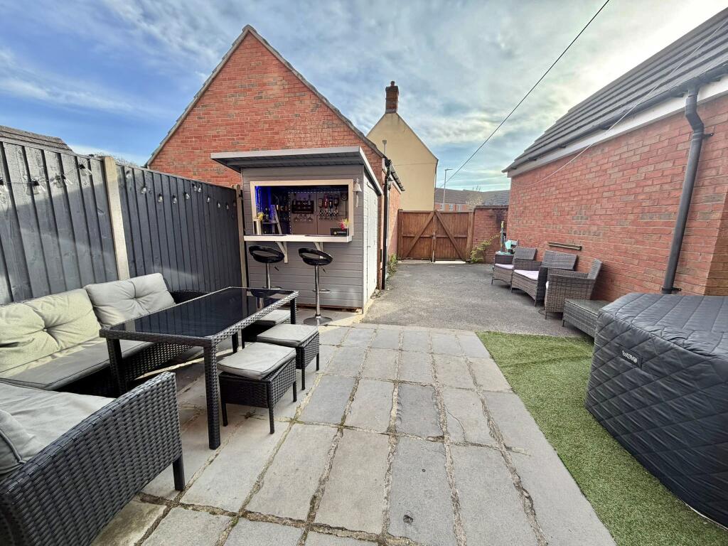 Additional image 26 of Hawks Rise, Yeovil, Somerset - Four Double Bedrooms