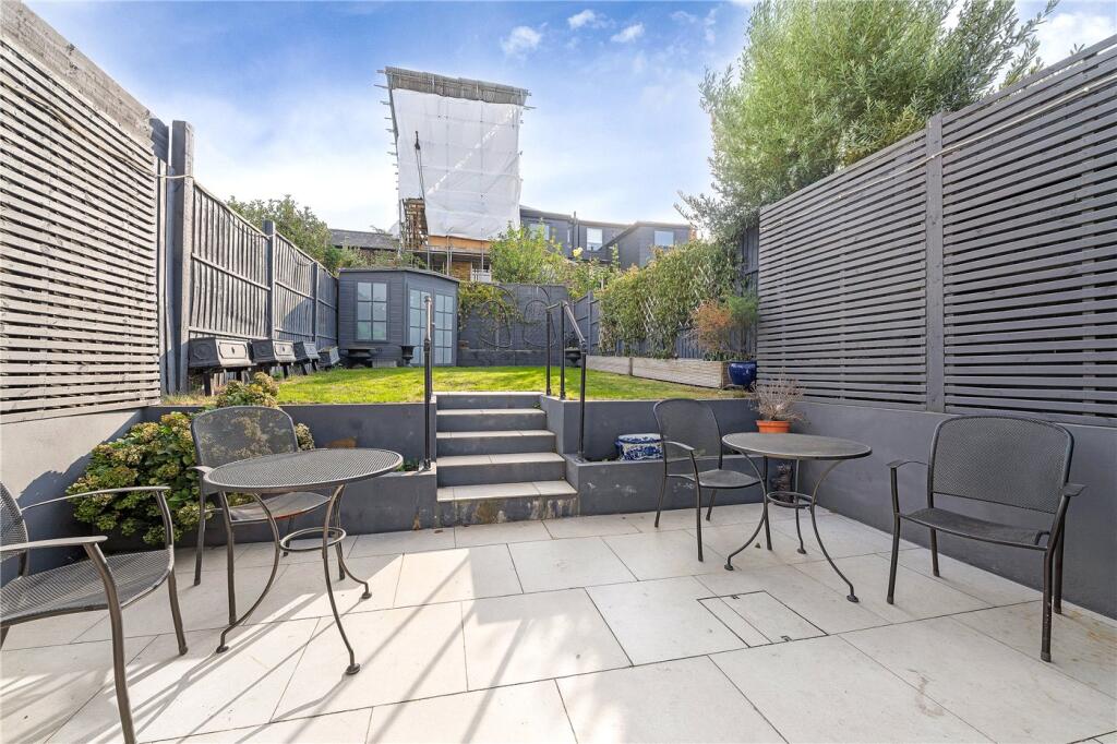 Apartment in London - More