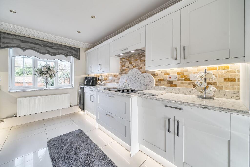 House in Guildford, Ash - More