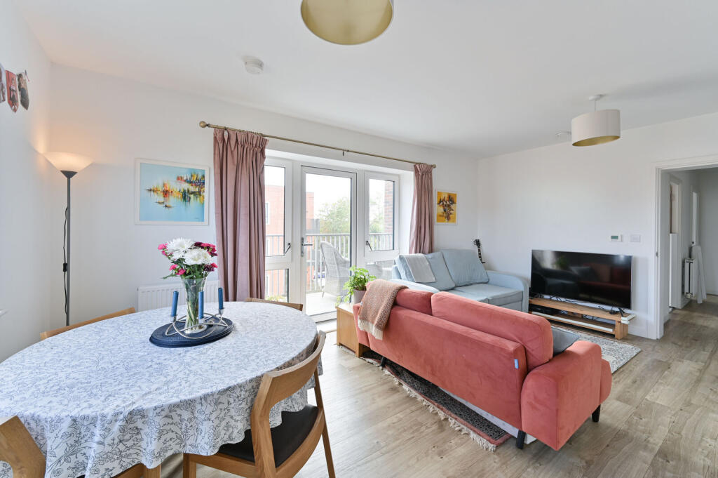 Apartment in London - View 5
