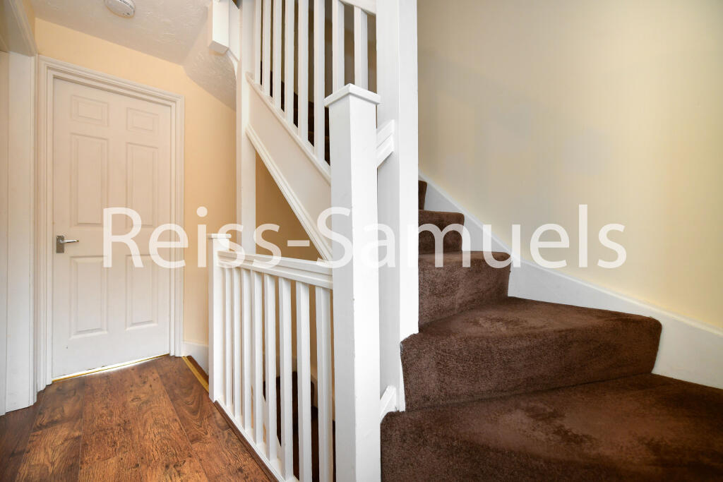 5 bedroom terraced house for rent