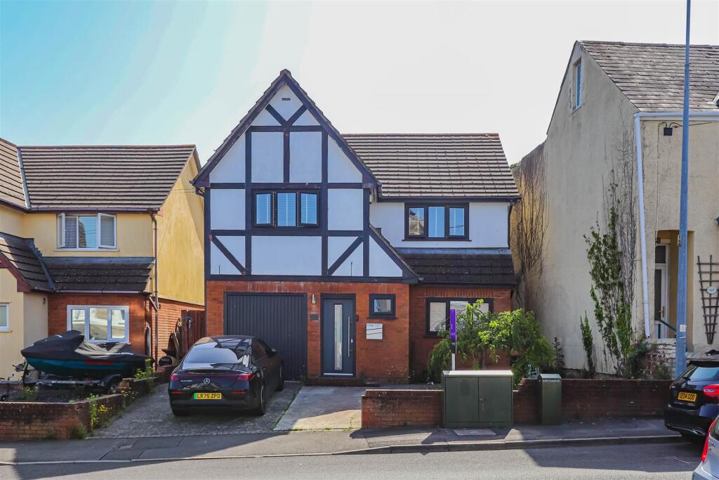4-bed detached on Dobbins Road, Barry, £400,000